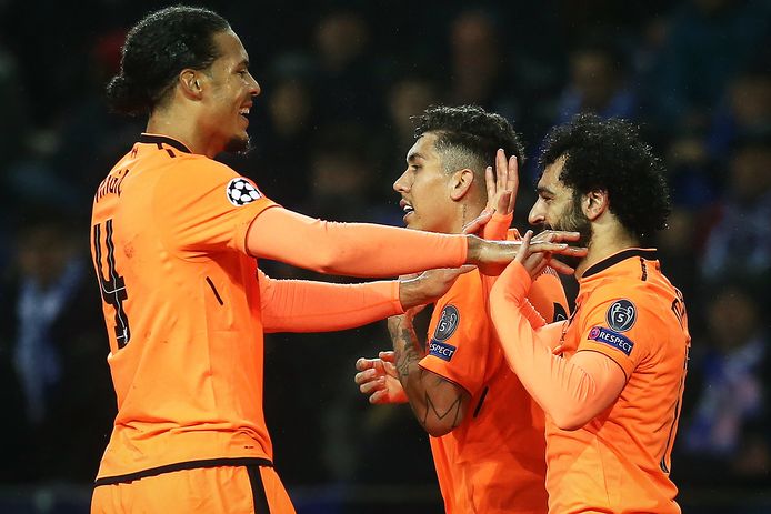 Virgil van Dijk feliciteert Mohamed Salah met zijn treffer tegen FC Porto.