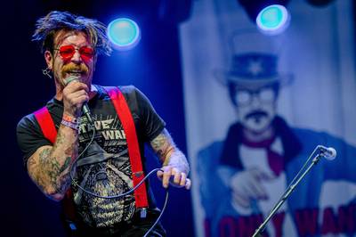 Bandleden Eagles of Death Metal stellen zich burgerlijke partij op proces over aanslagen Parijs