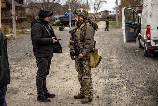 Franse gendarmes werken momenteel aan de zijde van Oekraïense speurders in Boetsja aan een procedure om de lichamen van slachtoffers in Boetsja te onderzoeken en identificeren. 