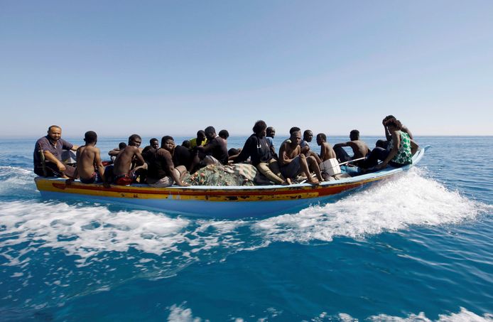 Archieffoto. De Italiaanse kustwacht heeft op een dag tijd in totaal 1.400 migranten gered in de Middellandse Zee, die vanuit Afrika Europa probeerden te bereiken.