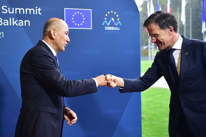 De Sloveense premier Janez Janša en premier Mark Rutte tijdens een internationale top begin deze maand.