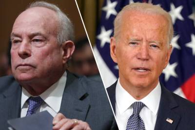 Door Donald Trump aangestelde topambtenaar weigert te vertrekken nadat Joe Biden hem ontslaat
