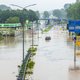 Limburg geteisterd door hevige regenbuien: A79 staat blank, KNMI kondigt code oranje af