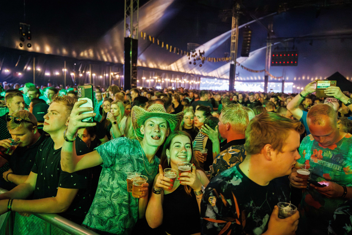 Dordtse zanger (75) met helikopter naar festival gebracht in Overijssel