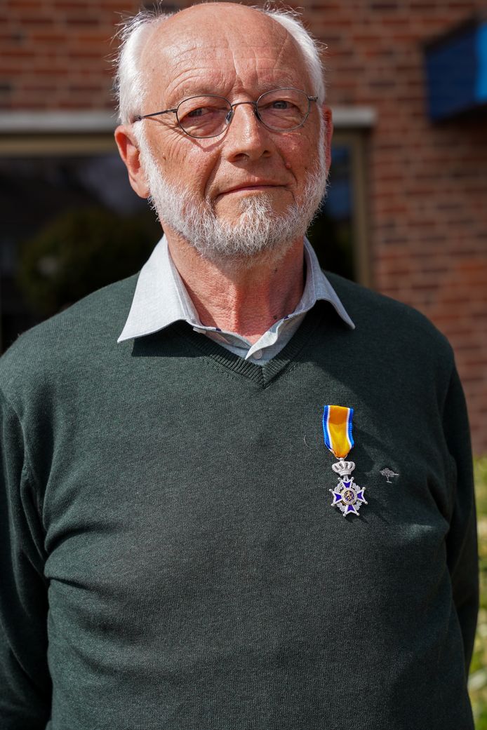 Wim Zwitser (75, Hasselt) met zijn lintje.
