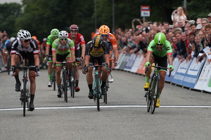 De finish van het NK Wielrennen 2017 in Montferlands-Heerenberg. Ramon Sinkeldam werd er Nederlands kampioen bij de profs,