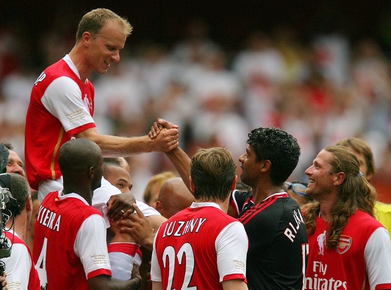 Bergkamp tijdens zijn afscheid van Arsenal. Beeld afp