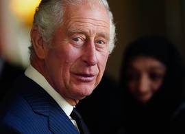 Koning Charles’ eerste officiële portret is onthuld en bevat déze subtiele boodschap