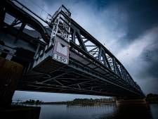 Schippers rammen IJsselbrug in Zutphen, meerdere keren per jaar: waarom wordt er niets gedaan?