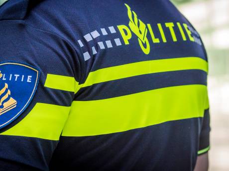 Hardrijder ontkomt aan politie tijdens achtervolging, auto aangetroffen dankzij oplettende getuigen