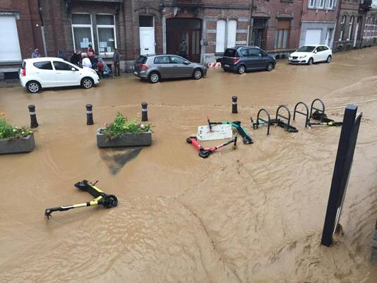 Overstromingen in Bomel.