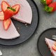 Recept: de lente op je bord met deze heerlijk frisse vegan aardbeiencheesecake
