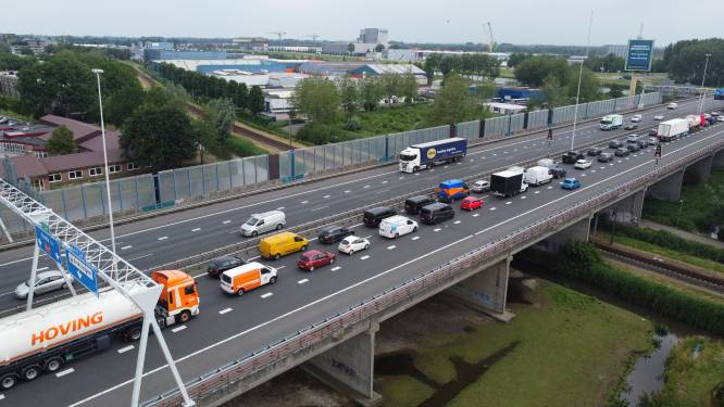 We wéten dat het ook anders kan, toch staat het alweer muurvast op de snelwegen
