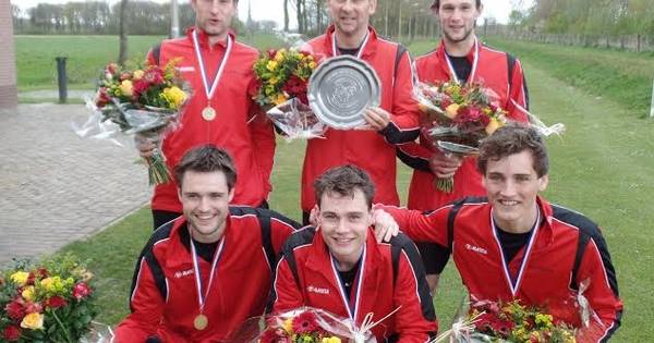 Klootschieters van Ons Streven Tilligte pakken de titel - Tubantia