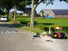Scooteraar flink gewond na botsing met auto in Rouveen, kruising dicht