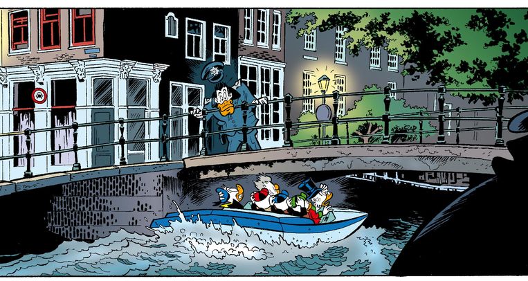 De familie Duck op een van de grachten in Donald Duck ¿ Avontuur in Amsterdam (2007) Beeld Disney