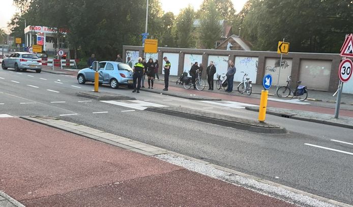 Een van de auto's die de automobilist raakte.