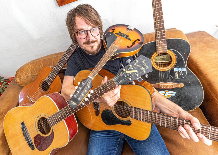 Arjen Hilberdink maakte zijn eerste soloplaat waarop hij bijna alle instrumenten zelf bespeelt.