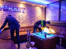 Zeven verdachten opgepakt voor drugshandel in shishalounge Alphen: ‘Vaak reden hier glimmende wagens rond’