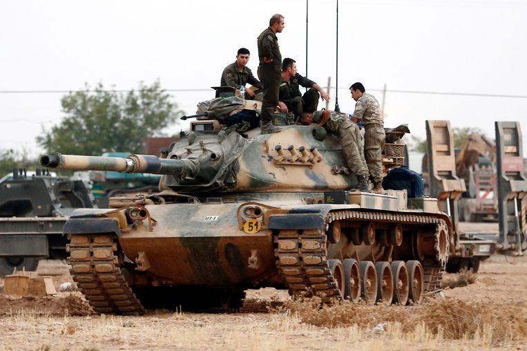 Vandaag rijden Turkse tanks Syrië binnen, waar soldaten 500 jaar geleden nog op paarden oorlog voerden. Beeld EPA