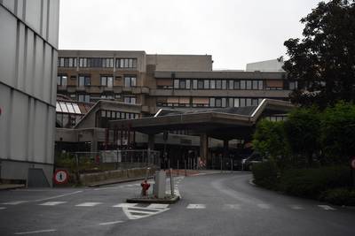 Griepepidemie veroorzaakt drukte in ziekenhuizen: UZ Leuven stelt niet-dringende zorg uit, op andere plaatsen voorlopig geen maatregelen nodig