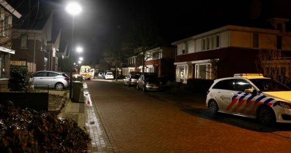 Bewoner neergestoken bij overval in Boxmeer; buurt denkt dat het om vergeldingsactie gaat .