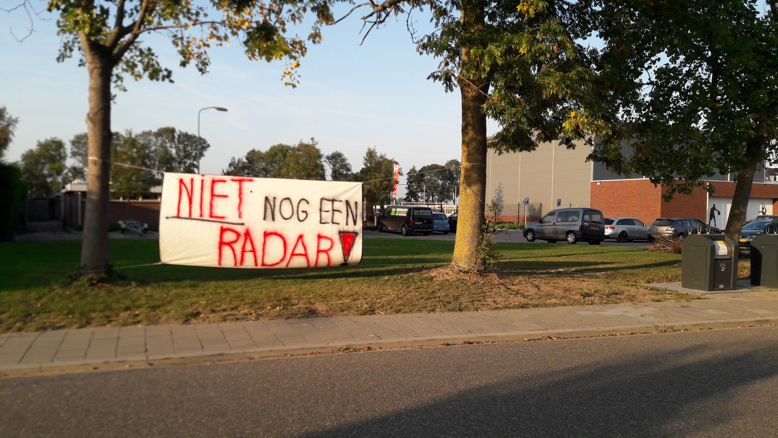 Protest tegen de plannen voor een radartoren in Herwijnen.