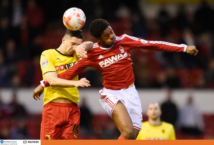 Chuba Akpom (rechts)