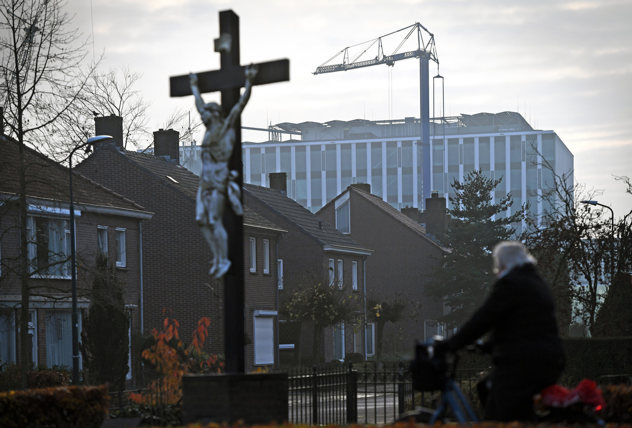 ASML expansions seen from Dreefbuurt in Veldhoven.  Photo by Marcel van den Bergh / De Volkskrant