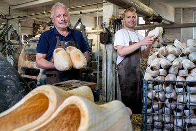 Laatste fabriek van ‘klompendorp Liempde’ sluit de deuren: ‘Mensen willen juist nu een laatste paar 