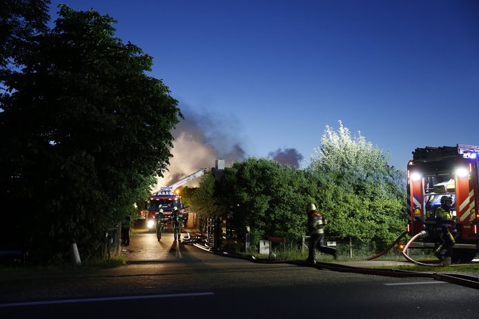 De brand bij de grote loods in Gassel.