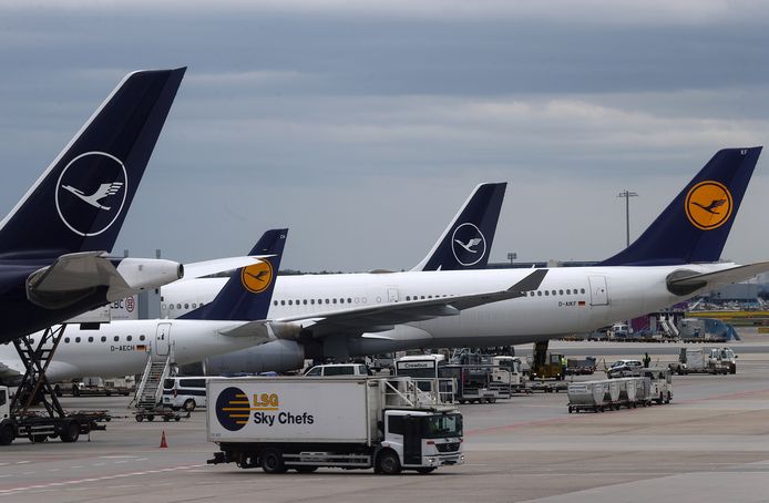 Lufthansa-toestellen op de luchthaven van Frankfurt.