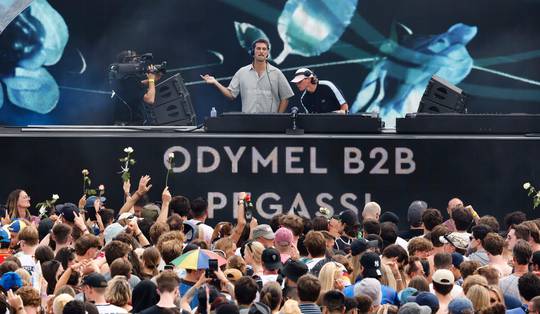 ‘We zijn moe’: de massale reacties in de technoscene op grensoverschrijdend gedrag zijn niet toevallig