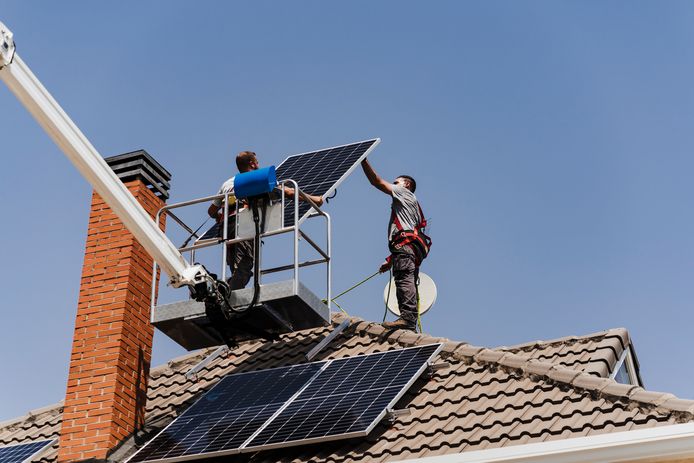 Combien prévoir pour installer des panneaux solaires ?