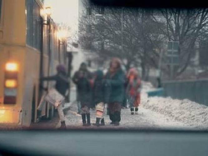 Ophef in Zweden: islamitische 'zedenpolitie' verplicht meisjes om achteraan in schoolbus te zitten