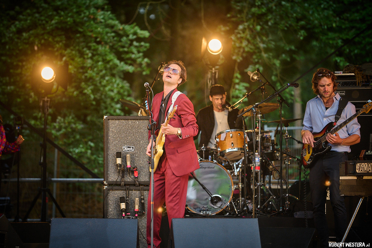 Get Ripple Friday in Omen.  Statue of Robert Westtra