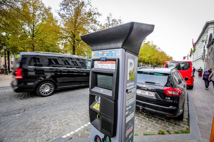 Straatparkeren in Brugge kon al via de app of sms.