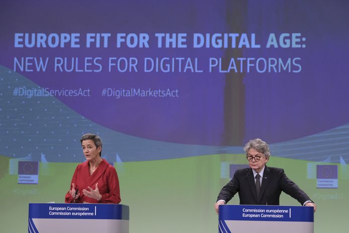 De Europese Commissarissen Margrethe Vestager (links) en Thierry Breton (rechts) stelden de Digital Markets Act (en de gerelateerde Digital Services Act) meer dan drie jaar geleden voor.