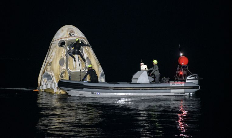 De Crew Dragon-capsule van Space-X is teruggekeerd op aarde.  Beeld EPA