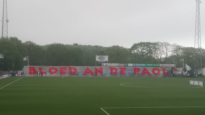 Supporters De Graafschap laten zich kletsnat spuiten om ...