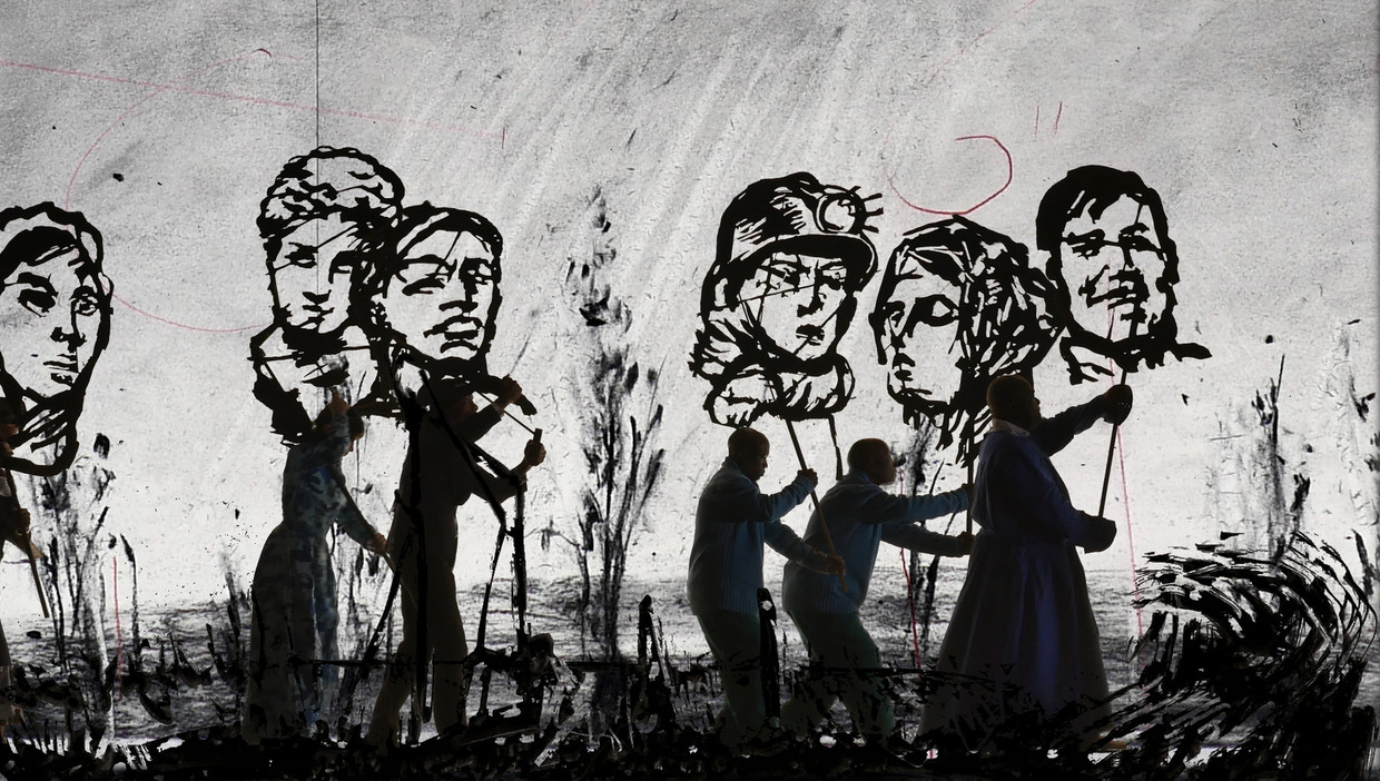 William Kentridge: More Sweetly Play the Dance (2015), videostill. Beeld William Kentridge