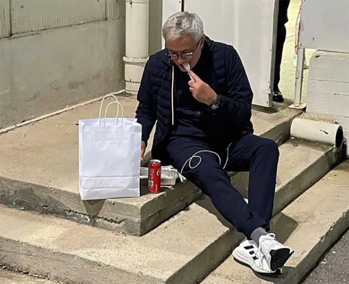 Le repas modeste de José Mourinho après la victoire à Cagliari