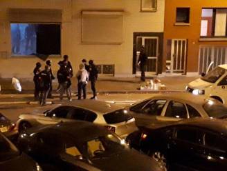 Politie slaat vitrine stuk en pakt cokedealers op