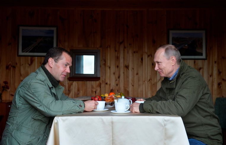 Medvedev en Poetin in 2016. Beeld Reuters