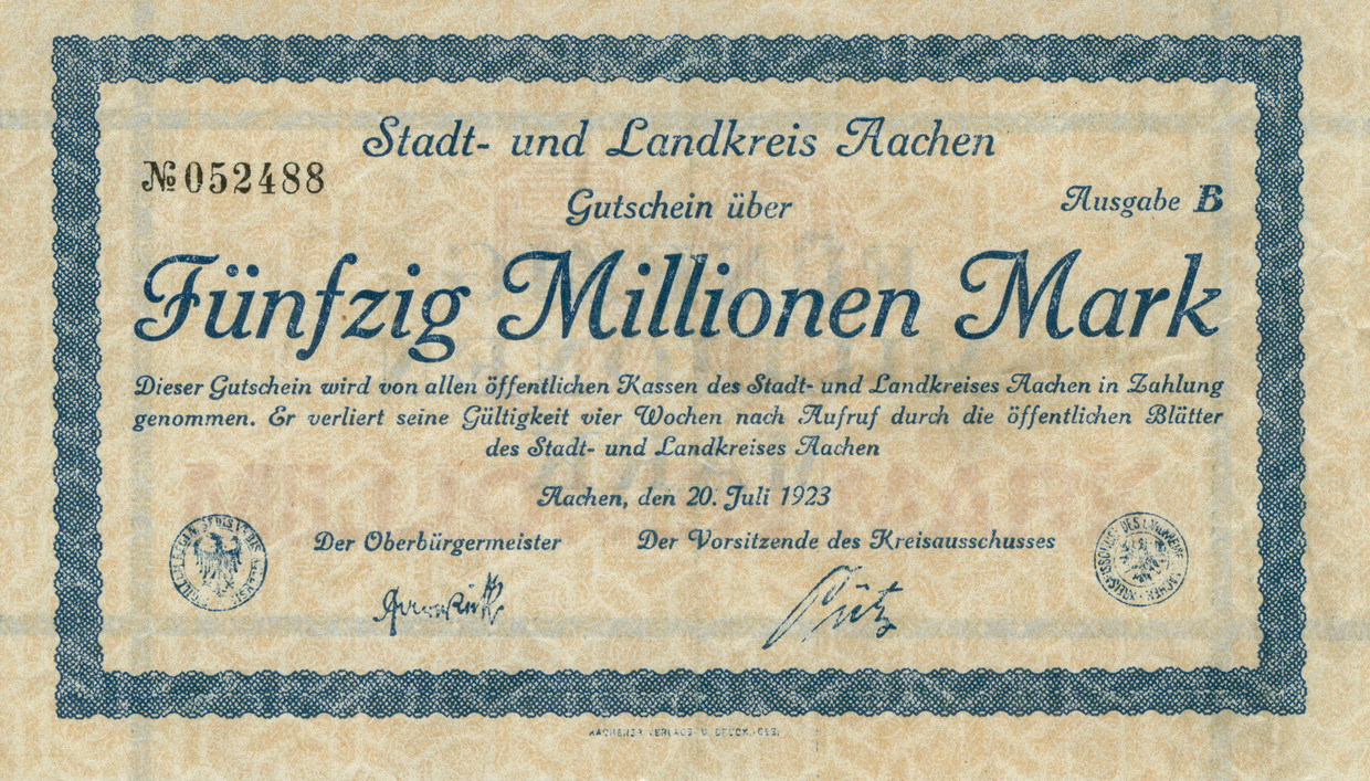 ‘Notgeld’ met een waarde van 50 miljoen mark. Juli 1923.  Beeld Corbis via Getty Images