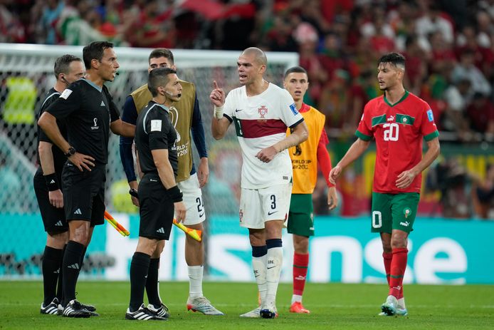 Pepe spelt referee Tello de les.