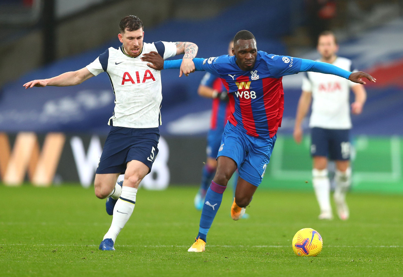 Матч сегодня кристал пэлас. Кристал Пэлас Тоттенхэм. Crystal Palace Benteke. Бернли Кристалл Пэлэс. Кристал Пэлас игроки.