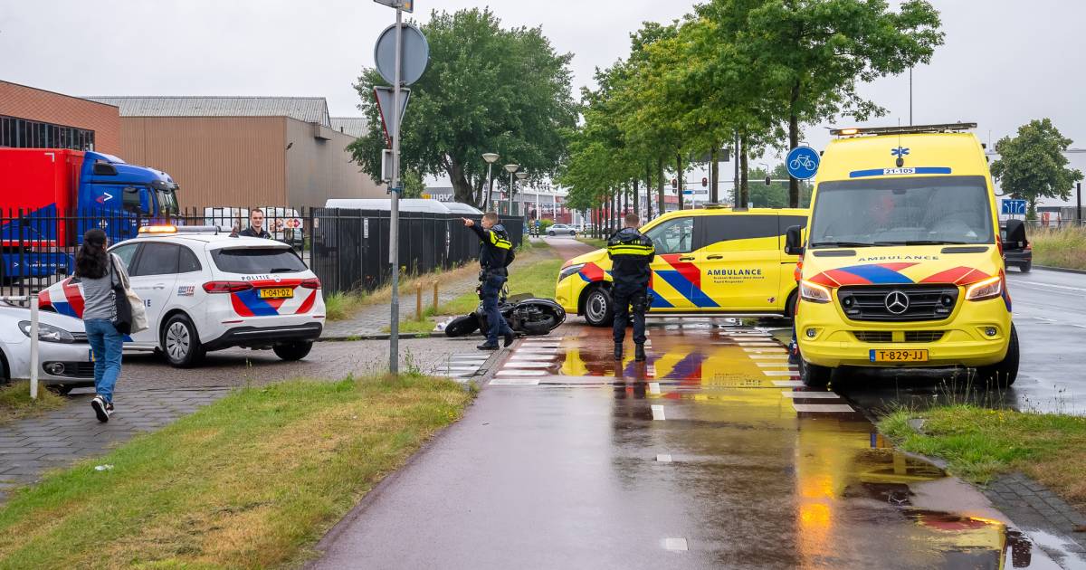 Scooterrijdster raakt gewond bij botsing met auto in Den Bosch.