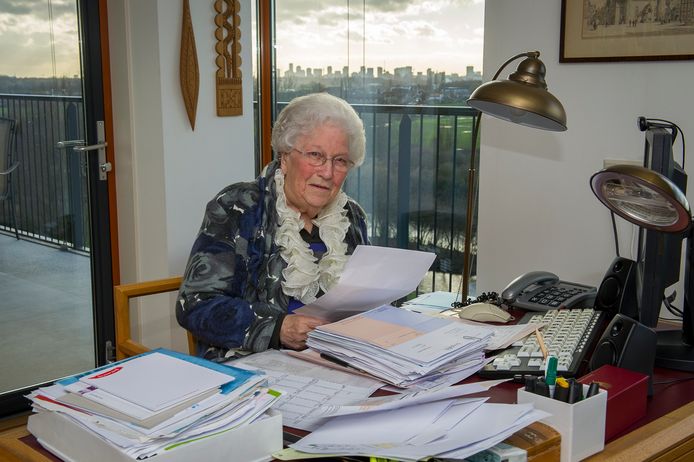Hannie van Leeuwen als 88-jarige in haar toenmalige woonplaats Rotterdam.