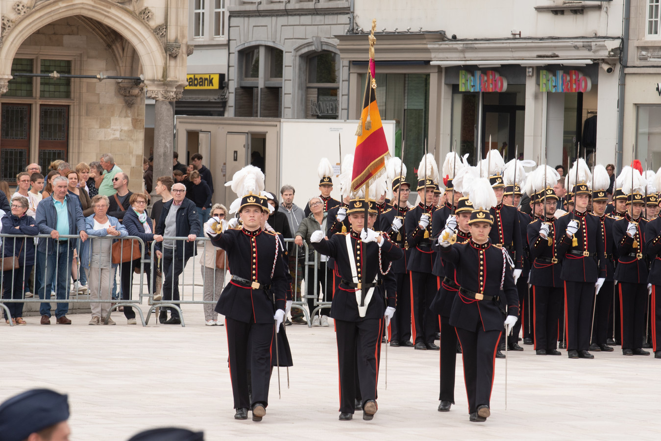 IN BEELD. Koninklijke Militaire School maakt van diploma-uitreiking ...